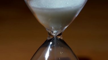 beyaz kum ile kum saati