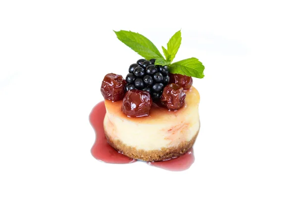 Mini cheesecake med körsbär — Stockfoto