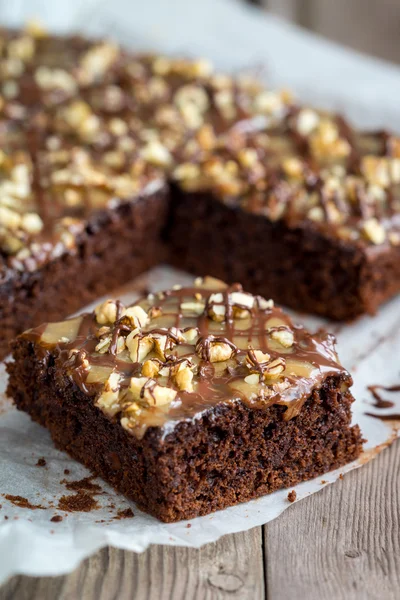 Chocolade taart met noten — Stockfoto