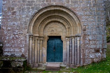Parada de Sil, İspanya. Mosteiro de Santa Cristina de Ribas de Sil, Galiçya 'da bir Roma manastırı.