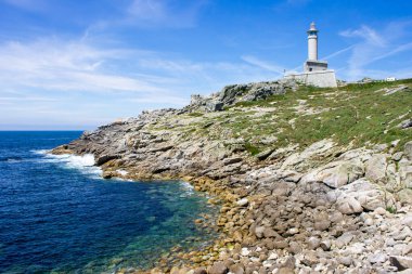 Malpica, İspanya. Punta Nariga 'daki deniz feneri, Galiçya' daki Costa da Morte 'de (Ölüm Kıyısı) manzaralı bir burundur.