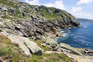 Malpica, İspanya. Punta Nariga, Galiçya 'daki Costa da Morte' de (Ölüm Kıyısı) manzaralı bir buruna sahiptir.