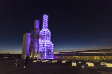 Santiago de Compostela, İspanya. Galiçya Kültür Şehri 'nin (Cidade da Cultura) bir parçası olan Hejduk Kuleleri, Peter Hejduk tarafından tasarlanmıştır.