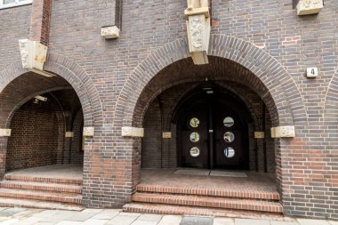 Hamburg, Almanya. Sprinkenhof, 1920 'lerin Alman Tuğla Dışavurumculuğunun (Backsteinexsionismus) mimari tarzının istisnai bir örneği.