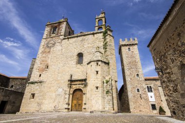 Caceres, İspanya. The Iglesia de San Mateo (St Matthew Kilisesi) ve The Torre del Palacio de las Ciguenas (Eski Anıtsal Şehir), Dünya Mirası Bölgesi