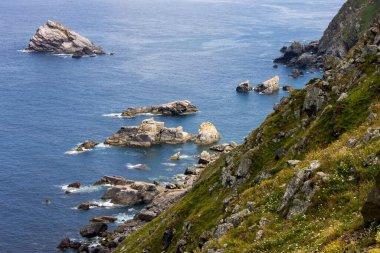 Carino, İspanya. Cabo Ortegal 'de kayalar, Galiçya' da bir pelerin.