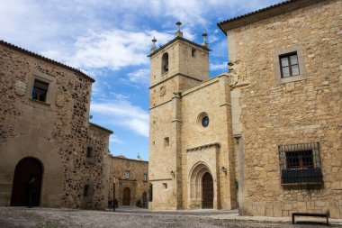 Caceres, İspanya. Caceres Katedrali (Santa Maria Katedrali), Dünya Mirası Bölgesi 'nin Eski Anıt Kasabası.