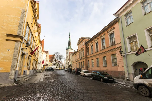 Tallin Estonia Ulica Lai Kościołem Olafa Oleviste Kirik Xii Wieczny — Zdjęcie stockowe