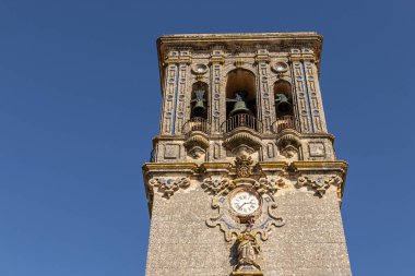Arcos de la Frontera, İspanya. Rönesans cephesi ve Iglesia de Nuestra Kulesi Senora de la Asuncion)
