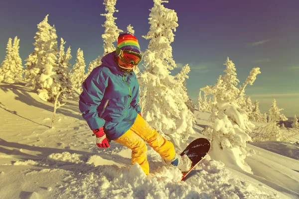 Snowboarder haciendo un tallado en el lado del dedo del pie — Foto de Stock