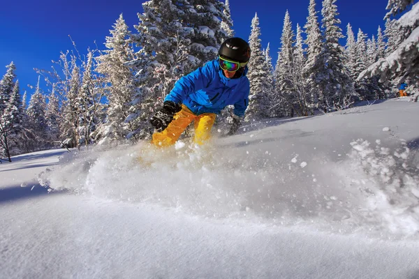 Snowboarder doing a toe side carve — Stock Photo, Image