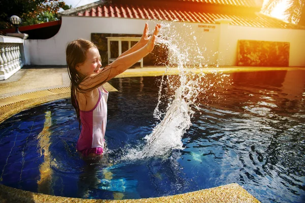 Little girl having fun in the pool. — Stock Photo, Image