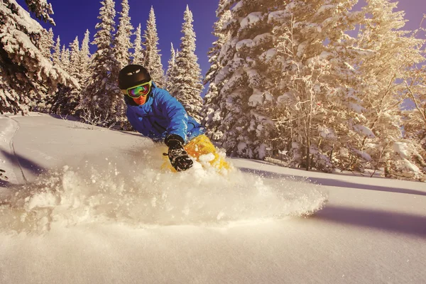 Snowboarder doen een teen kant snijden — Stockfoto