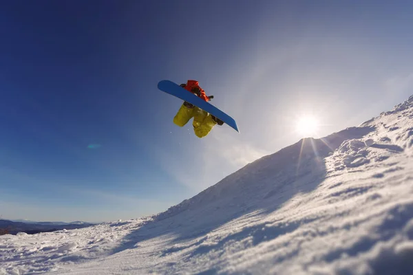 Snowboardista Skákání Vzduchem Západem Slunce Oblohy Pozadí Royalty Free Stock Obrázky