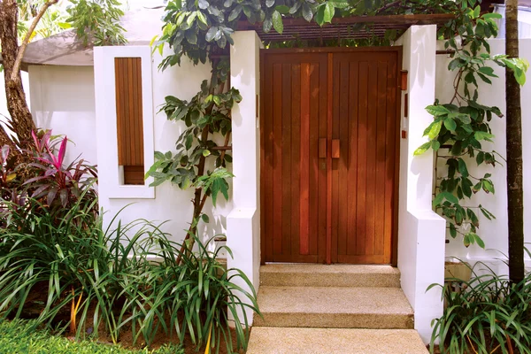 Comfy cottage with curly plant on walls — Stock Photo, Image