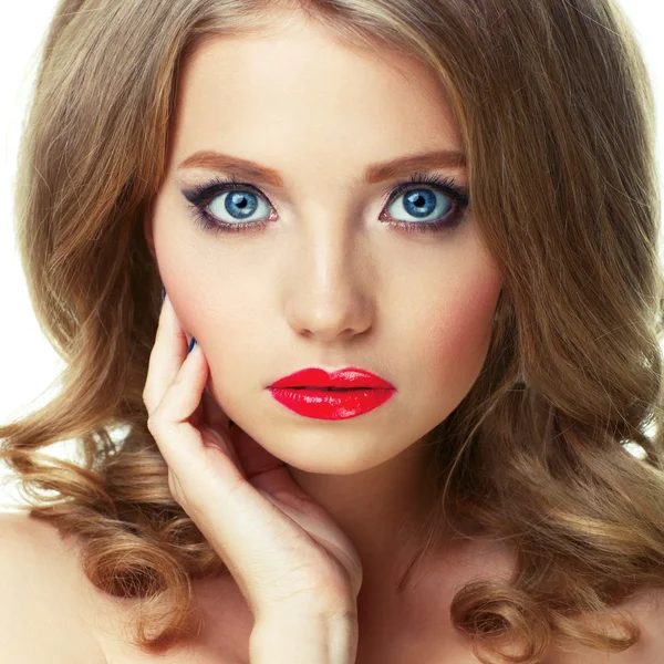 Junge schöne sexy Blondine mit stylischem Make-up — Stockfoto