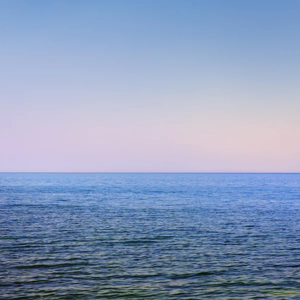 Mooi blauw wateroppervlak — Stockfoto