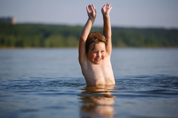 Happy Cute little girl swimming in water — Stock Photo, Image