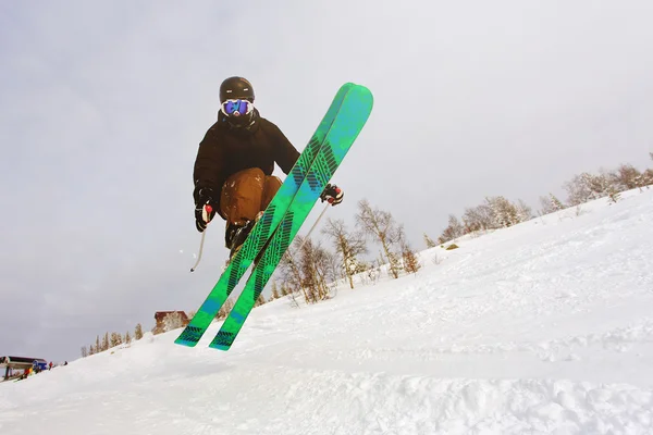 Jumping skier — Stock Photo, Image