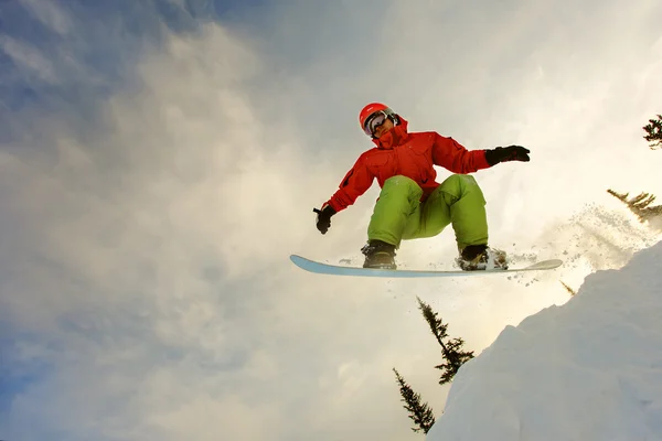 Salto de snowboarder — Fotografia de Stock