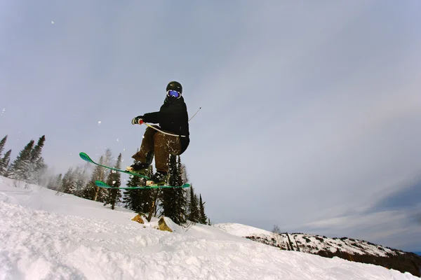 Jumping skier — Stock Photo, Image