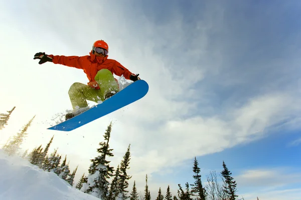 Salto de snowboarder — Fotografia de Stock