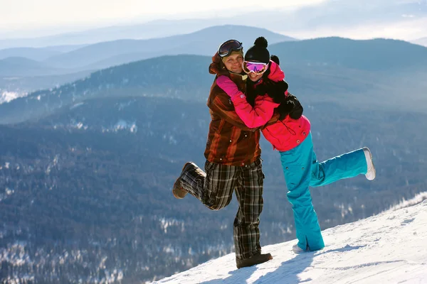 Feliz casal snowboard — Fotografia de Stock