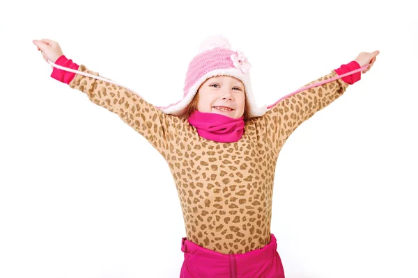 Klein meisje in een roze hoed met uitgestrekte armen — Stockfoto