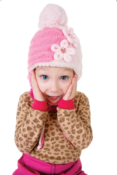 Schattig klein meisje in de rode hoed bedrijf in handen van gezicht in verrassing — Stockfoto