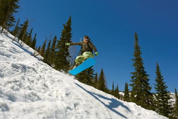 Saut de snowboarder — Photo