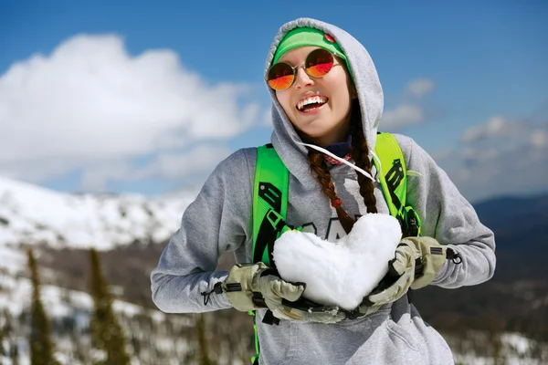 Porträt der jungen Snowboarderin lizenzfreie Stockfotos
