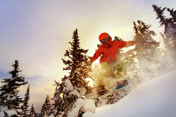 Snowboarder faire un orteil côté sculpter — Photo