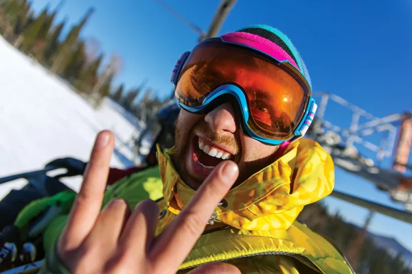 Health lifestyle image of young snowboarder — Stock Photo, Image