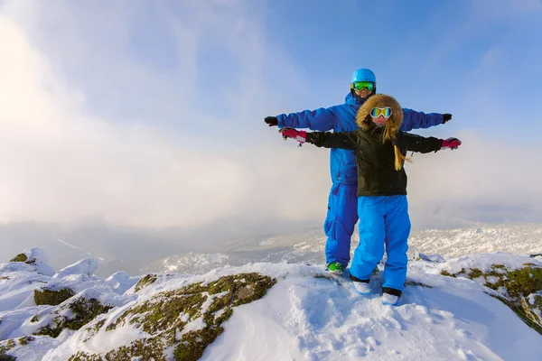 Happy snowboarding couple — Stock Photo, Image