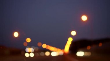 Pistteki gece lambaları, soyutlama.
