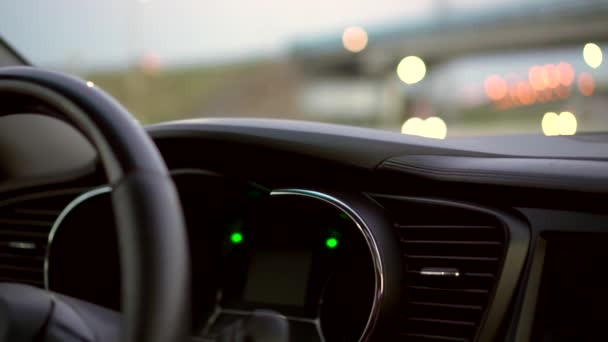 Interior do carro, alarmes, avaria na pista — Vídeo de Stock