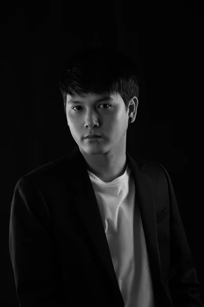 Retrato de un joven asiático — Foto de Stock