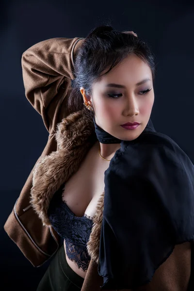 아름 다운 아시아 여자의 초상화 — 스톡 사진