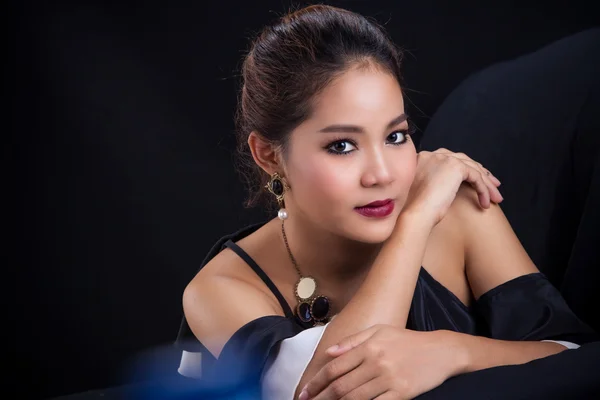 Retrato de hermosa chica asiática — Foto de Stock