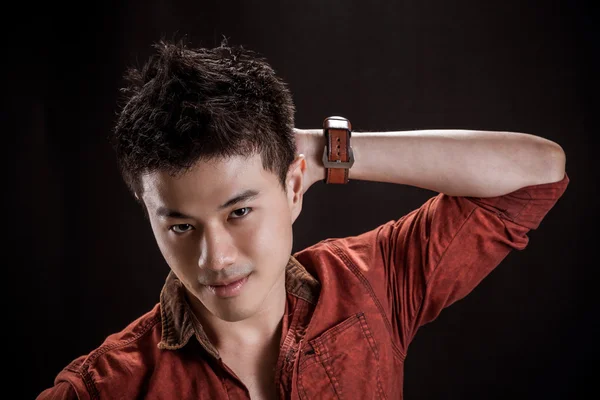 Portret van een Aziatische jongeman — Stockfoto