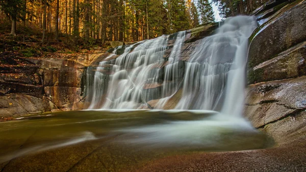 Waterfall MUMLAVSKÝ — Stockfoto