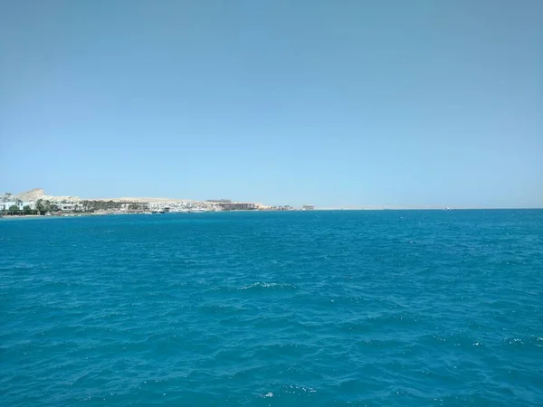 美しい景色海とヤシの木の島 — ストック写真