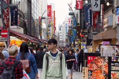 Tokyo, Japonya - 16 Mayıs 2016 - Shinjuku dictrict, Tokyo.