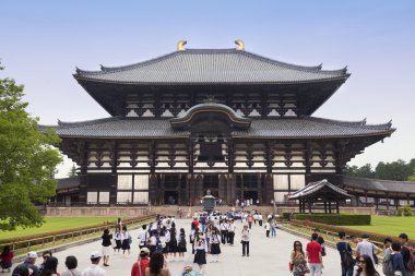 Nara, Japonya - 25 Mayıs 2016: Nara Parkı Todaiji Tapınağı. Bu dünyanın en büyük ahşap tapınaktır