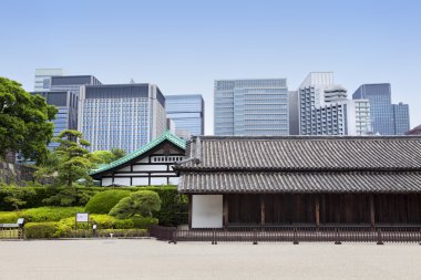 Tokyo, Japonya - 1 Haziran 2016: Kyuden Totei Plaza'nın girişi İmparatorluk Sarayı'nın Chowaden Salonu'nun önündedir. Tokyo İmparatorluk Sarayı, Japonya İmparatoru'nun ana ikametgahıdır.