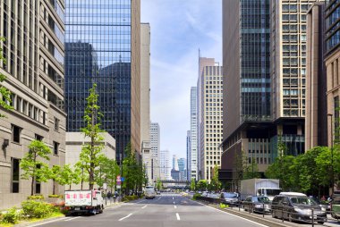 Tokyo, finans bölgesine, insanlar öğle yemeği sırasında break iş bölgesinde Nishi Shinjuku