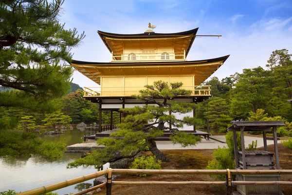 Αλλιώς Kinkaku-ji, το χρυσό περίπτερο, το διάσημο βουδιστικό ναό στο Κιότο της Ιαπωνίας — Φωτογραφία Αρχείου