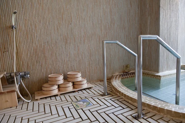 Traditioneel Japans bad in sommige willekeurige Japanse resort — Stockfoto