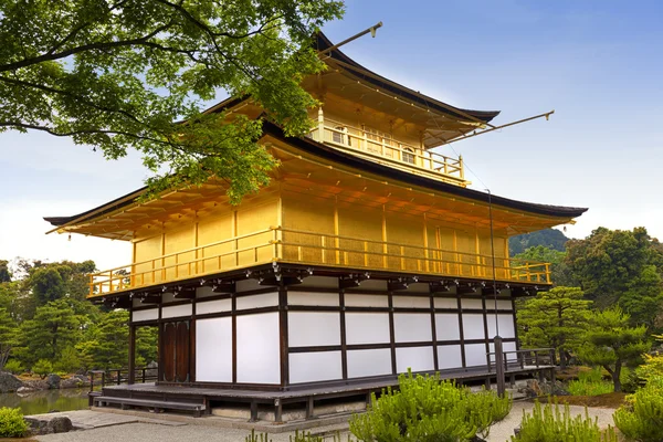 Kinkaku-ji, el Pabellón de Oro, el famoso templo budista en Kyoto, Japón — Foto de Stock