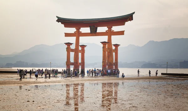 Miyajima, την πλωτή Τορίι πύλη του Ρας ιερό της Ιαπωνίας — Φωτογραφία Αρχείου